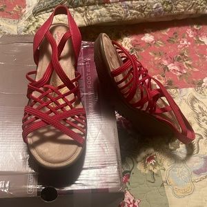 Like new sketcher sandals. Memory foam. Only been worn once.